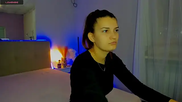 Snapshot of Laura_Leee chatting on November 11, 2025, 6:13 am Laura Leee online show from November 11, 2025, 6:13 am