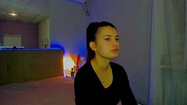 Snapshot of Laura_Leee chatting on November 12, 2025, 6:25 am Laura Leee online show from November 12, 2025, 6:25 am