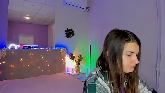 Snapshot of Laura_Leee chatting on January 18, 2026, 6:17 am Laura Leee online show from January 18, 2026, 6:17 am