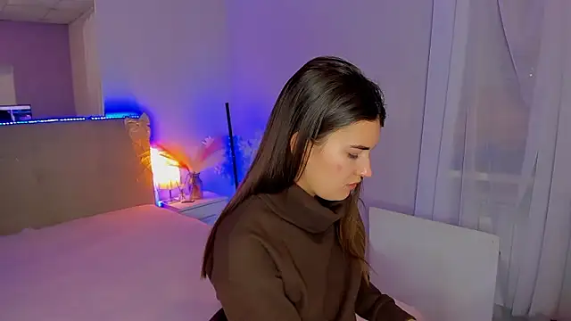 Snapshot of Laura_Leee chatting on February 4, 2026, 6:30 am Laura Leee online show from February 4, 2026, 6:30 am