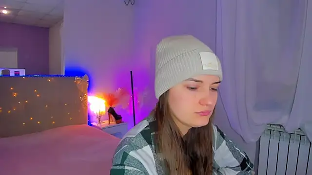 Snapshot of Laura_Leee chatting on February 8, 2026, 6:17 am Laura Leee online show from February 8, 2026, 6:17 am