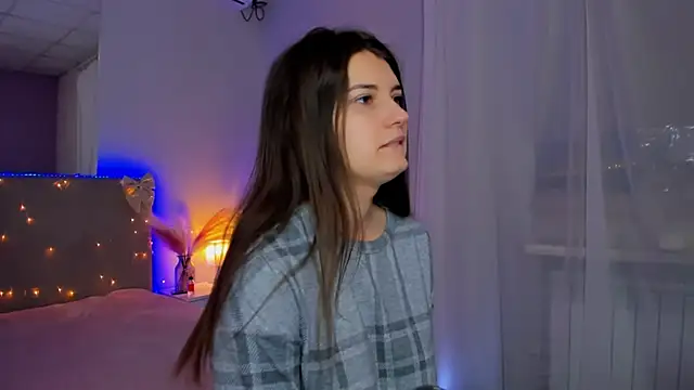 Laura Leee online show from March 21, 2026, 5:56 am