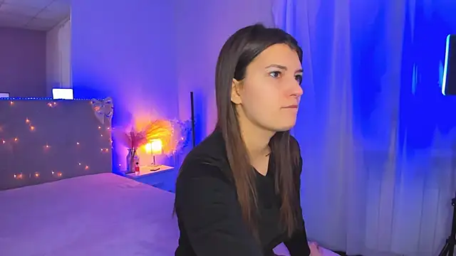 Laura Leee online show from March 25, 2026, 5:57 am