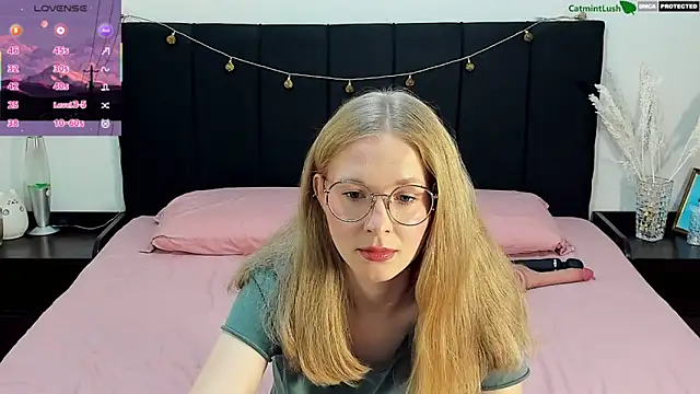 Snapshot of CatmintLush chatting on June 14, 2026, 11:29 pm CatmintLush online show from June 14, 2026, 11:29 pm