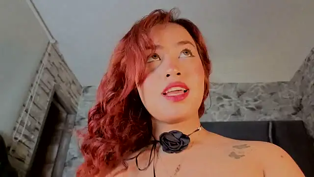 Snapshot of Estrella05_ chatting on October 12, 2025, 4:44 am Estrella05 online show from October 12, 2025, 4:44 am