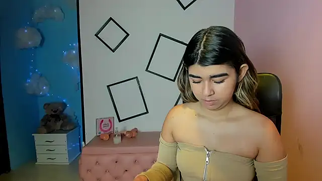 NahomiConnor  online show from September 23, 2025, 1:36 pm