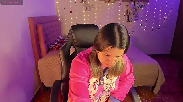 Sabrina Hall  online show from April 5, 2026, 2:53 am