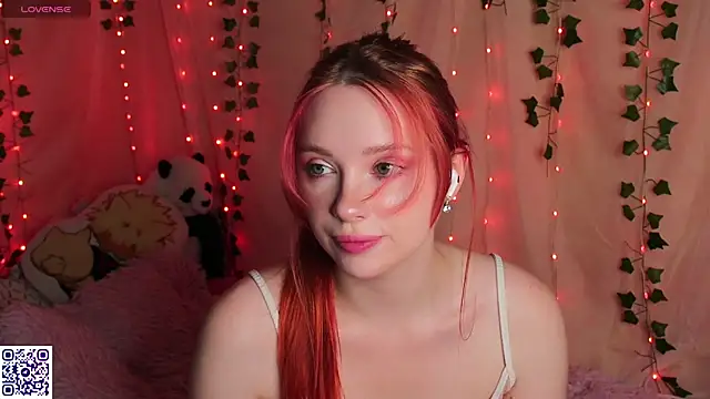 Snapshot of YourSkyAni chatting on November 8, 2025, 12:27 pm YourSkyAni online show from November 8, 2025, 12:27 pm