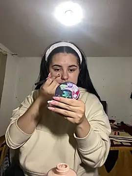 Snapshot of emiliaharper408 chatting on February 21, 2025, 2:39 am emiliaharper408 online show from February 21, 2025, 2:39 am