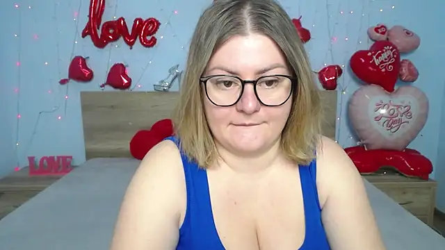 ZannaDreil online show from February 12, 2025, 7:02 pm