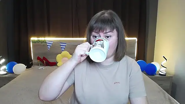 ZannaDreil online show from October 6, 2025, 6:05 pm