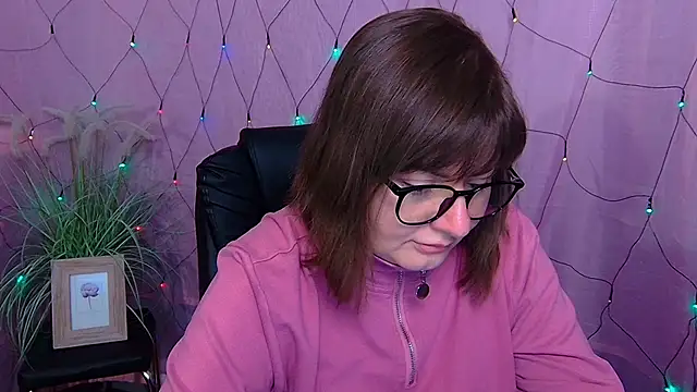 ZannaDreil online show from February 2, 2026, 7:12 pm