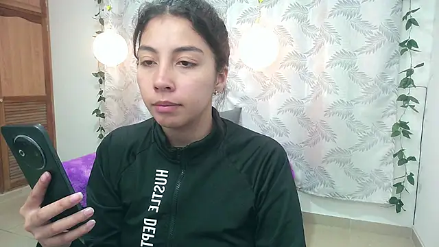 Snapshot of Mya_paris chatting on February 4, 2025, 10:55 pm Mya paris online show from February 4, 2025, 10:55 pm