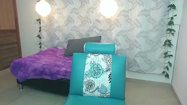 Snapshot of Mya_paris chatting on February 12, 2025, 4:23 am Mya paris online show from February 12, 2025, 4:23 am