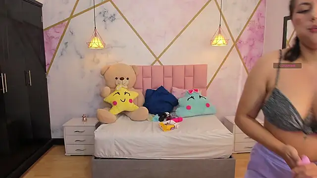 Snapshot of lizortiz chatting on February 19, 2025, 12:33 pm lizortiz online show from February 19, 2025, 12:33 pm