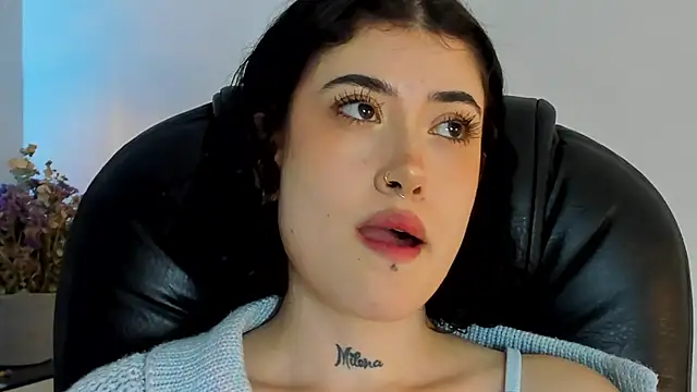 Snapshot of melody_suarez chatting on January 5, 2025, 11:33 pm melody suarez online show from January 5, 2025, 11:33 pm