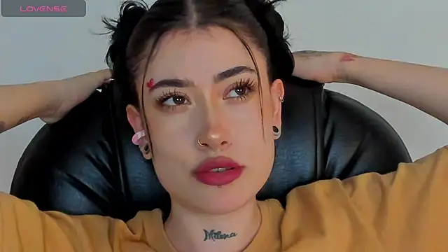 Snapshot of melody_suarez chatting on January 14, 2025, 10:12 pm melody suarez online show from January 14, 2025, 10:12 pm