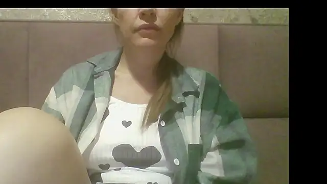 Snapshot of Sladkiegubki chatting on October 15, 2025, 2:55 am Sladkiegubki online show from October 15, 2025, 2:55 am