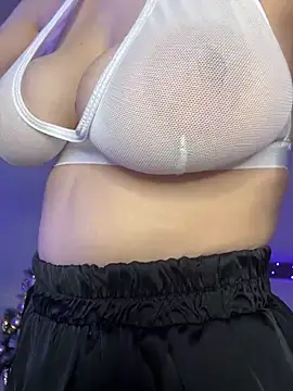 Snapshot of LoveLuna_ chatting on December 25, 2024, 7:13 pm LoveLuna online show from December 25, 2024, 7:13 pm