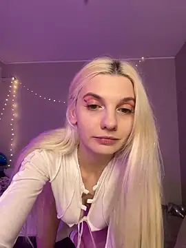 Snapshot of LoveLuna_ chatting on February 20, 2025, 7:41 pm LoveLuna online show from February 20, 2025, 7:41 pm