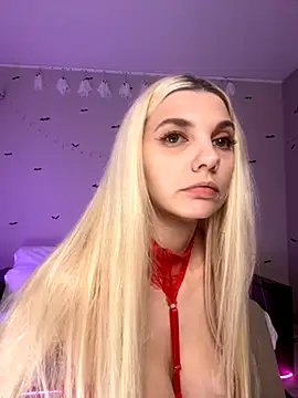 Snapshot of LoveLuna_ chatting on October 23, 2025, 7:01 pm LoveLuna online show from October 23, 2025, 7:01 pm