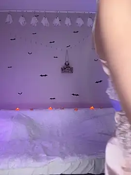 Snapshot of LoveLuna_ chatting on October 31, 2025, 6:20 pm LoveLuna online show from October 31, 2025, 6:20 pm