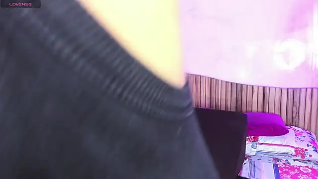 Snapshot of MelaniieRoux chatting on January 13, 2025, 7:42 pm MelaniieRoux online show from January 13, 2025, 7:42 pm