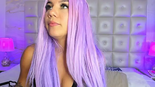 Snapshot of MelaniieRoux chatting on January 31, 2025, 1:43 am MelaniieRoux online show from January 31, 2025, 1:43 am