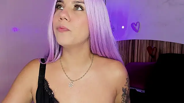 Snapshot of MelaniieRoux chatting on February 12, 2025, 7:35 pm MelaniieRoux online show from February 12, 2025, 7:35 pm