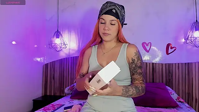 Snapshot of MelaniieRoux chatting on February 20, 2025, 6:02 pm MelaniieRoux online show from February 20, 2025, 6:02 pm