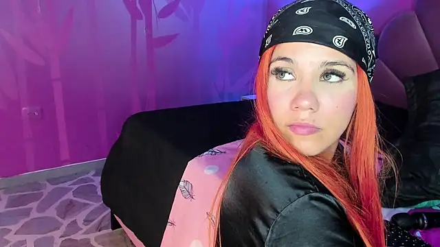 Snapshot of MelaniieRoux chatting on March 22, 2025, 6:00 am MelaniieRoux online show from March 22, 2025, 6:00 am