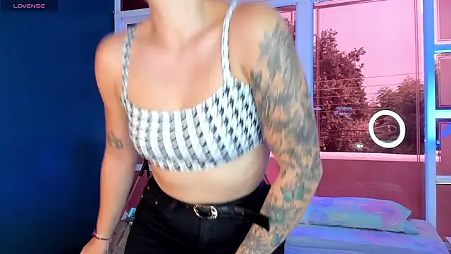 MelaniieRoux online show from March 27, 2026, 7:46 pm