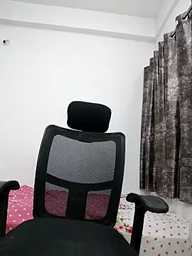 sanaya baby online show from April 4, 2026, 6:49 pm