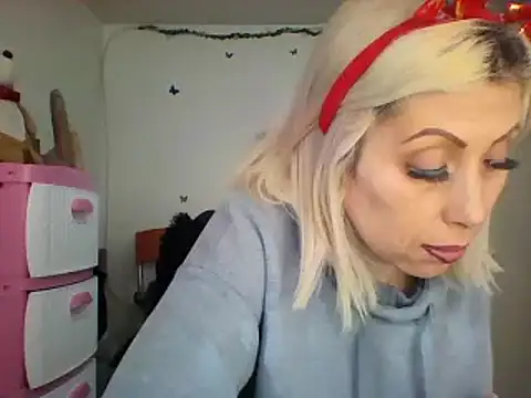 Snapshot of alixia81 chatting on December 10, 2024, 12:27 pm alixia81 online show from December 10, 2024, 12:27 pm