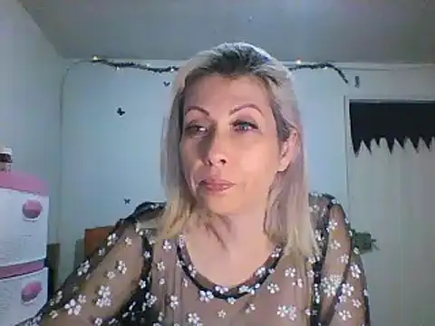 Snapshot of alixia81 chatting on December 29, 2024, 9:17 am alixia81 online show from December 29, 2024, 9:17 am