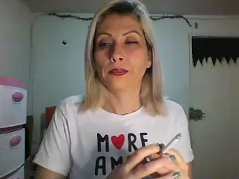 Snapshot of alixia81 chatting on January 19, 2025, 9:44 am alixia81 online show from January 19, 2025, 9:44 am