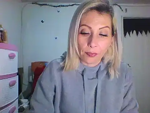 Snapshot of alixia81 chatting on January 21, 2025, 2:22 am alixia81 online show from January 21, 2025, 2:22 am