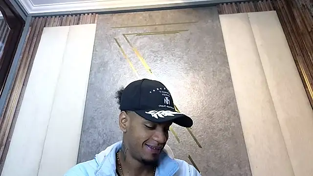 AaronCruz  online show from February 25, 2025, 1:06 pm