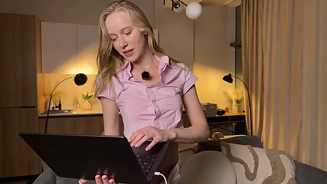 PollyAgata online show from June 9, 2026, 7:14 pm