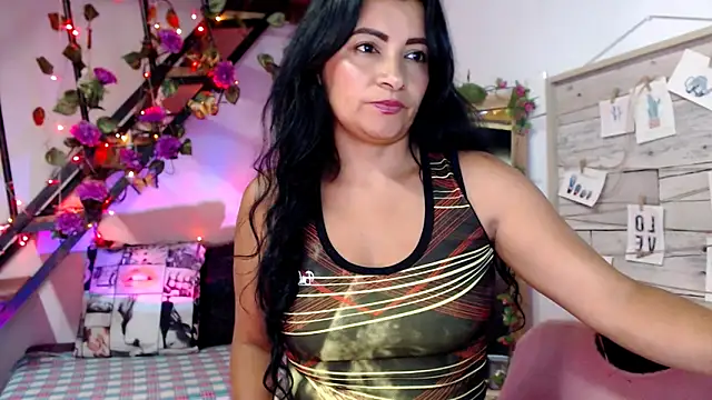 luna sky83 online show from February 3, 2026, 6:51 am