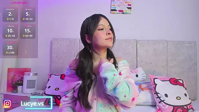 Snapshot of LucyEvans_ chatting on October 6, 2025, 3:37 am LucyEvans online show from October 6, 2025, 3:37 am