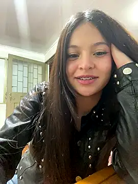 Snapshot of LucyEvans_ chatting on October 20, 2025, 5:41 am LucyEvans online show from October 20, 2025, 5:41 am