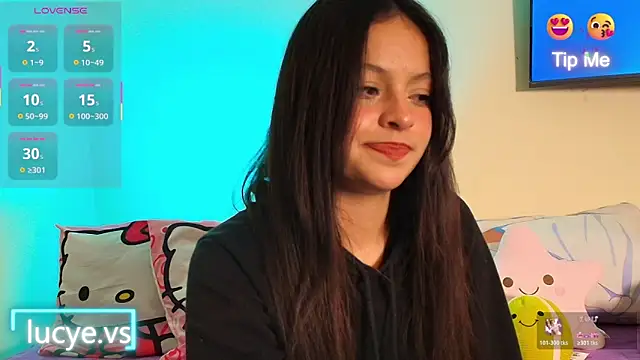 Snapshot of LucyEvans_ chatting on November 17, 2025, 4:07 am LucyEvans online show from November 17, 2025, 4:07 am