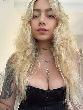 amanda-medrano1 online show from July 2, 2026, 4:13 pm