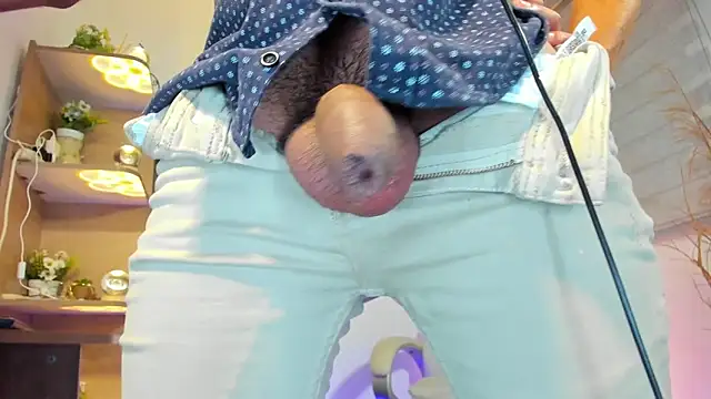 Snapshot of alessandro_wye chatting on March 2, 2025, 8:27 am alessandro wye online show from March 2, 2025, 8:27 am