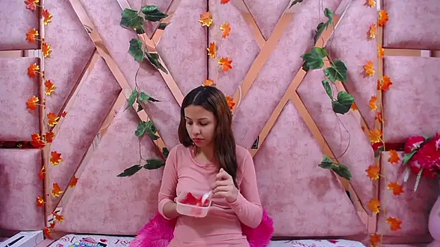 Snapshot of Paris_Petit chatting on December 13, 2024, 7:43 pm Paris Petit online show from December 13, 2024, 7:43 pm