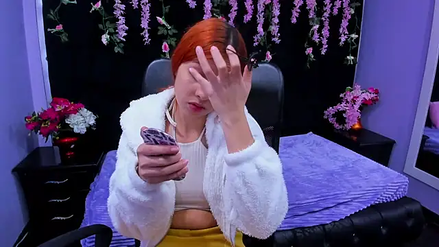 Snapshot of Paris_Petit chatting on November 9, 2025, 3:43 pm Paris Petit online show from November 9, 2025, 3:43 pm