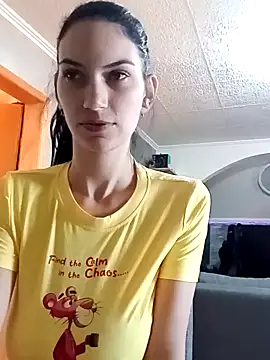 Snapshot of MeanGirl93 chatting on September 18, 2025, 8:05 am MeanGirl93 online show from September 18, 2025, 8:05 am