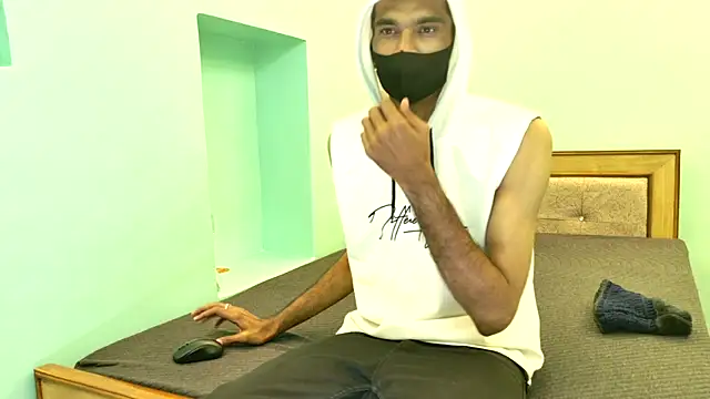 Snapshot of Habibi_big_b chatting on February 13, 2026, 12:34 pm Habibi big b online show from February 13, 2026, 12:34 pm