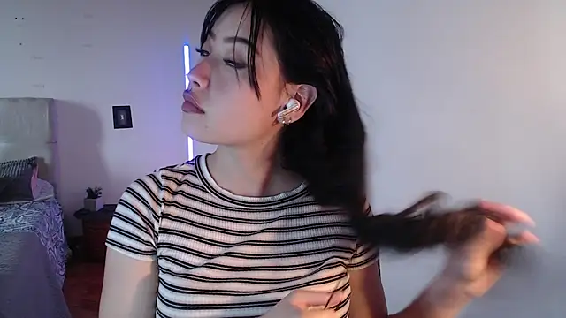 Emilyswan04 online show from January 13, 2025, 6:59 pm